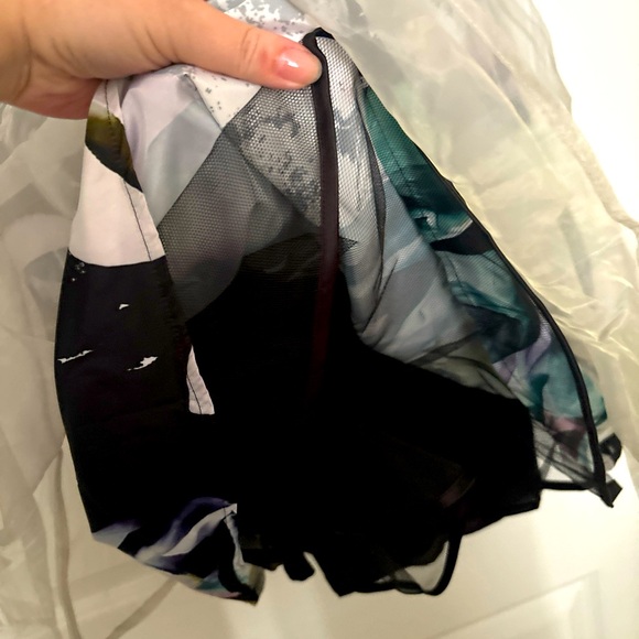 NEW Bebe Magnolia Frost Organza Mini Cap Sleeve Fit And Flare Dress Sz 6 - Picture 3 of 4